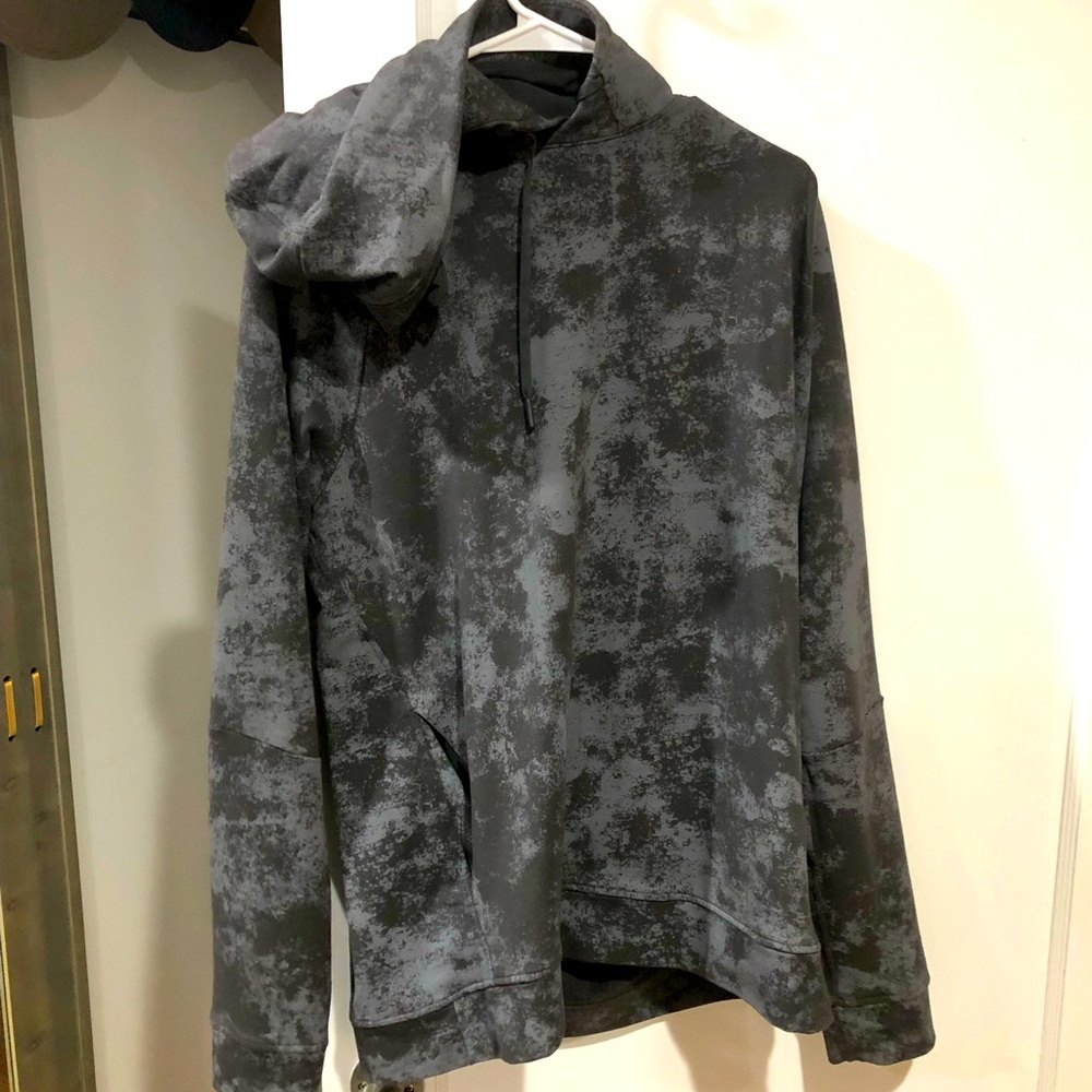 XL men’s Lululemon sweatshirt with hood